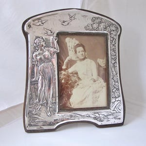 Marco de fotos de plata estilo Art Nouveau, Saunders and Shepherd, Birmingham, 1904.