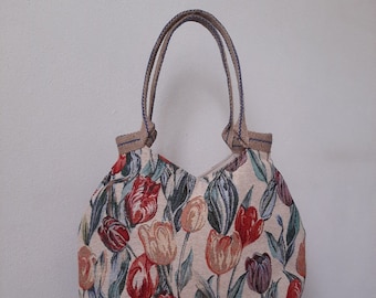 Gobelin schoudertas, tulp motief, kleurige bloemenprint, boho handtas in warme kleuren, ruime schoudertas, vrolijke tas, originele tas