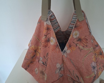 Origami Tas Groot Formaat, Unieke Schoudertas, Handgemaakte Projecttas, Ruime Hobotas met zachtroze vintage bloemen motief