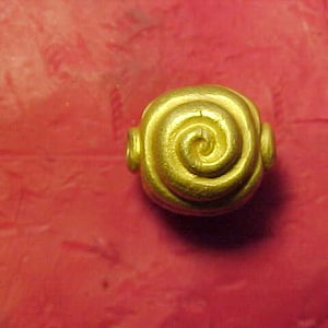 Roman gold spiral bead circa 100-400 AD. (RGB1)