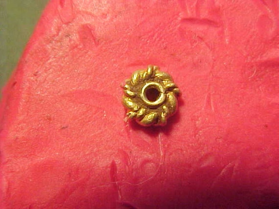Stunning Sasanian gold bead circa 224-642 AD.