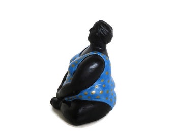 Yoga fat lady, nana, fat ladies, black plaster figurines, painted figurines, figurines with dots, height 10 centimeters