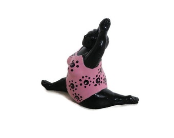 Yoga fat lady, nana, fat ladies, pink, black plaster figurines, painted figurines, figurines with dots, height 11 centimeters, 4,3 inch