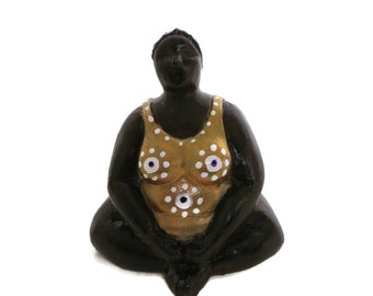 Yoga fat lady, nana, plaster figurines, gold, painted figurine, height 10 centimeters, 3,9 inch