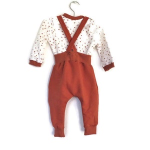 Kleidungsset, Hose mit Pullover, Baby-Outfit, Hosen mit Hosenträgern, Größe 68 4-6 Monate, Bio-Stoff, Unisex Bild 6