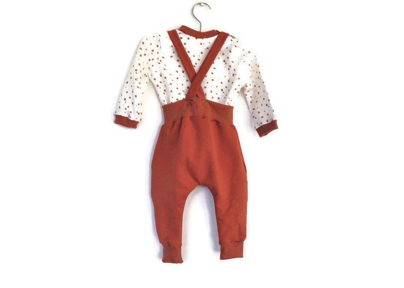 Kleidungsset, Hose mit Pullover, Baby-Outfit, Hosen mit Hosenträgern, Größe 68 4-6 Monate, Bio-Stoff, Unisex Bild 6