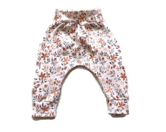 wilde bloemen babybroekje, bloemen legging, baby basics, maat 56, babymeisje