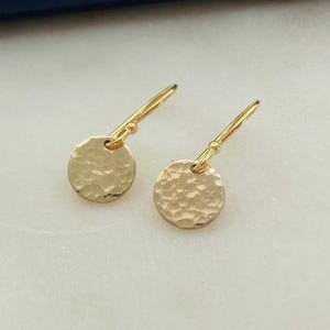 Mini Gold Disc Hammered Earrings, Simple Gold Disc Earrings, Gold Coin Dangle Earrings, Gold Circle Earrings, 14k Gold Filled Circle Earring