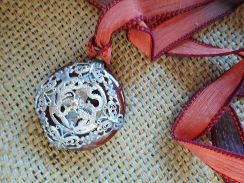 ANTIQUE CHINA PENDANT in dark red agate