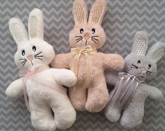 Ricamo a macchina nel design del cerchio Soft Bunny Toy