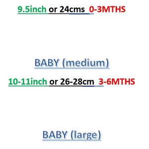 Op de afbeelding: Een grafiek met de maten voor pasgeborenen, baby's en peuters in inches en centimeters. De maat voor pasgeborenen is 9,5 inch of 24 centimeter, de maat voor baby's is 10-11 inch of 26-28 centimeter, en de maat voor peuters is 11-12 inch of 31 centimeter.