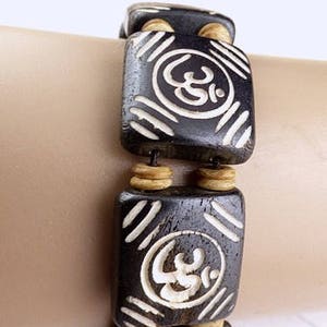 OM TIBETAN Buddhist buffalo bone bracelet, hand-carved artisanal bracelet, ethnic Tibetan Buddhist jewelry ref OY10