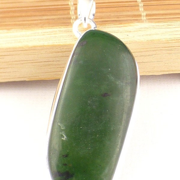 PENDENTIF JADE NEPHRITE asymétrique, pendentif pierre naturelle, bijoux jade nephrite, CZ10.2