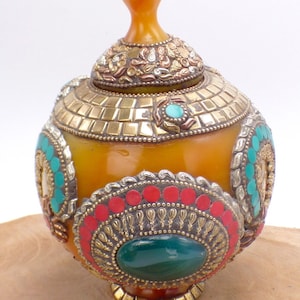TIBETAN JEWELRY BOX Amber and green onyx 550 grams, bat8