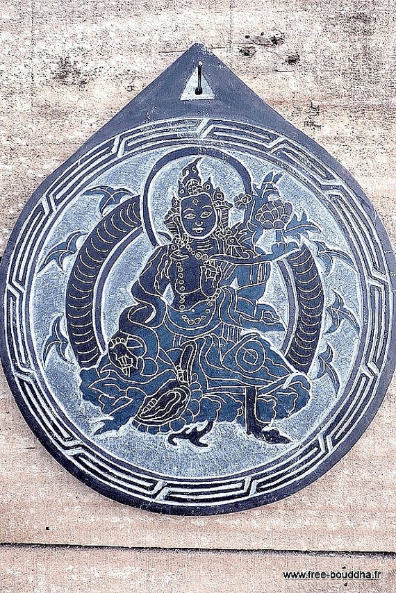 Tara Verte Gravure Sculpture sur Ardoise Decoration Tibetaine Murale Support Meditation Ref Scar5