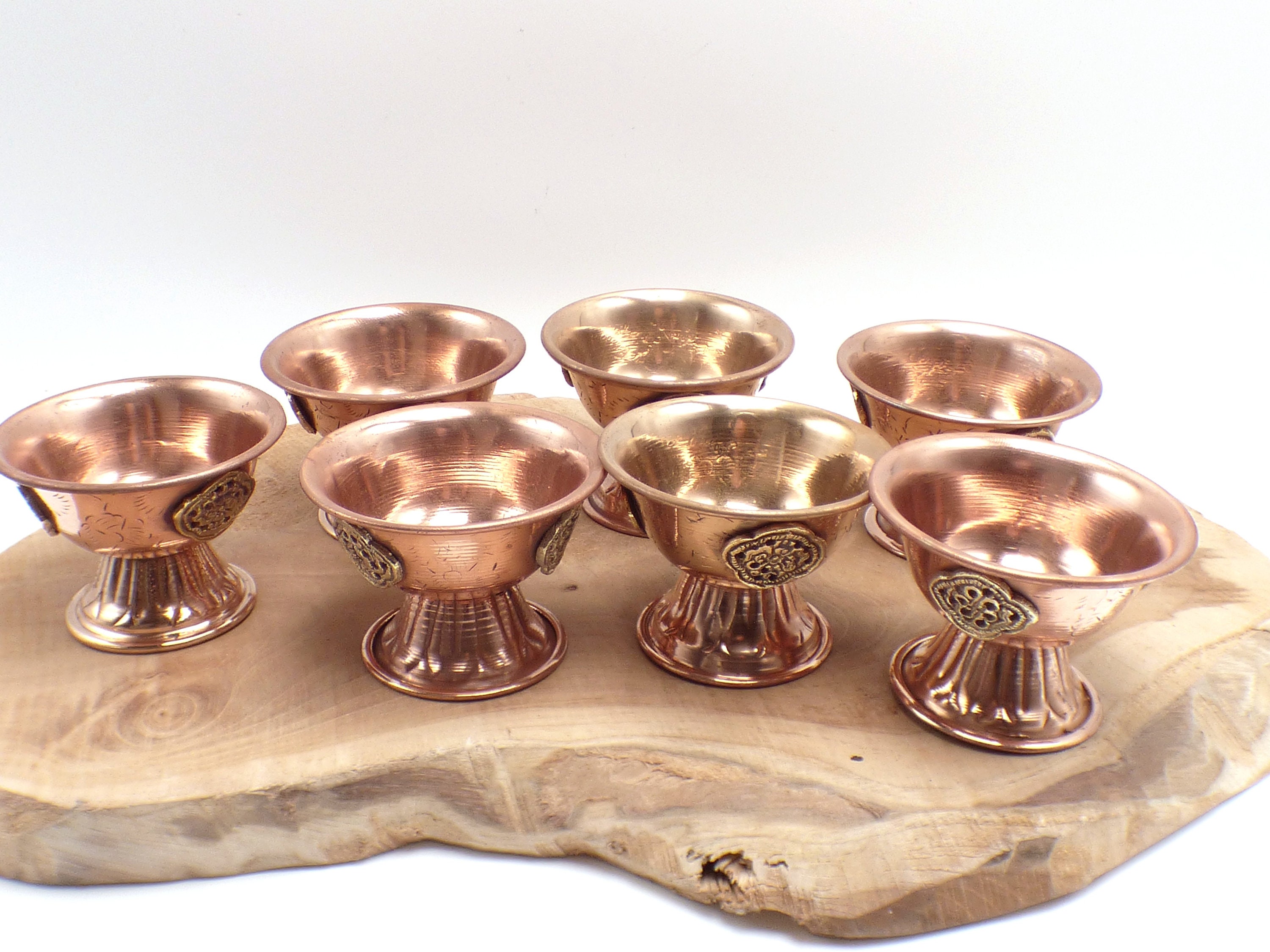 Bols Tibetains d'offrandes sur Pied en Cuivre avec Symboles 5 cm, Bolsp