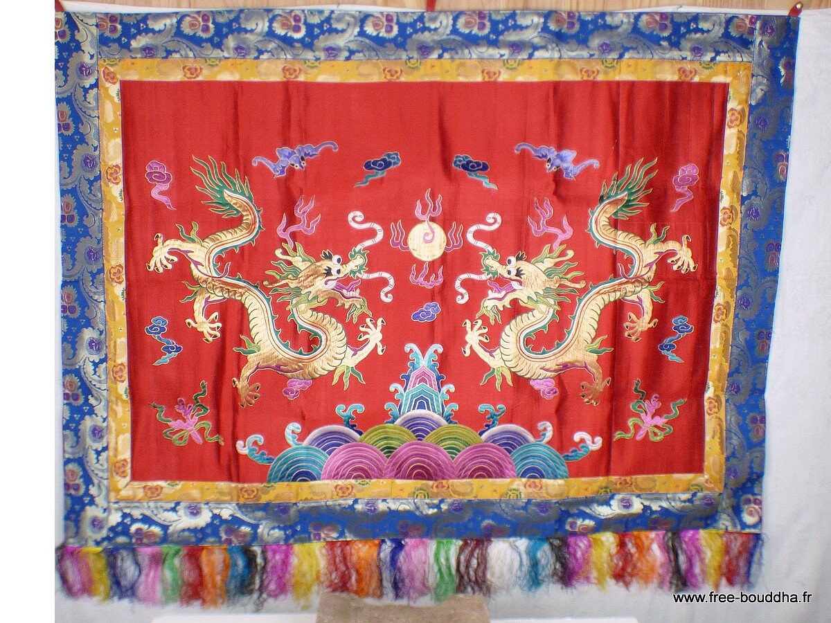 Tenture Dragons en Soie Sauvage Brodée Épaisse Couleur Rouge Tenture Tibétaine, Tendra3