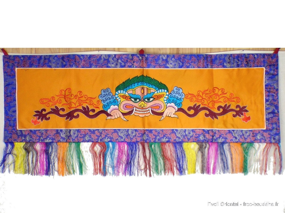 Tenture Tibetaine Bouddhiste Mahakala Safran Fond Bleu en Coton Brodé, Tenture Bouddhiste, Gardien D