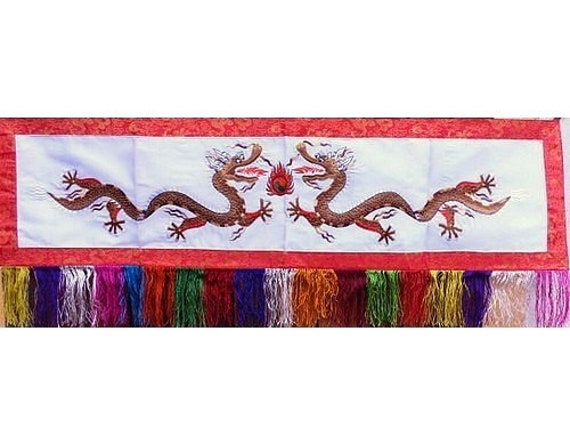 Tenture Tibetaine Bouddhiste Dragon Brodée sur Fond Blanc, Tenture Dragon, Wall Hanging, Drag4