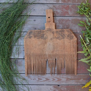 Antique wool comb 1930ies -  Wool carder - Country wall hangind - Primitives rustic decor - Vintage tool -  Wooden comb.