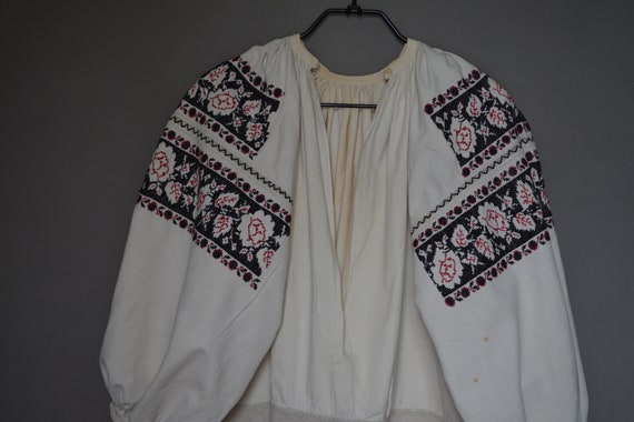 Vintage Ukrainian embroidered shirt - Womens shirt