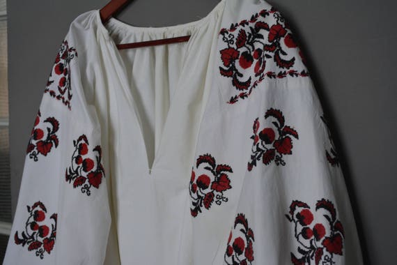 Vintage Ukrainian embroidered shirt - Womens shirt