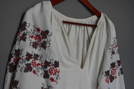 Vintage Ukrainian embroidered shirt - Womens shirt