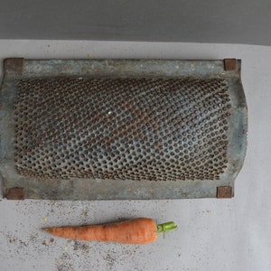 Vintage rustic grater - Primitives decor- Country decor -  Housewares - Era 1910x.