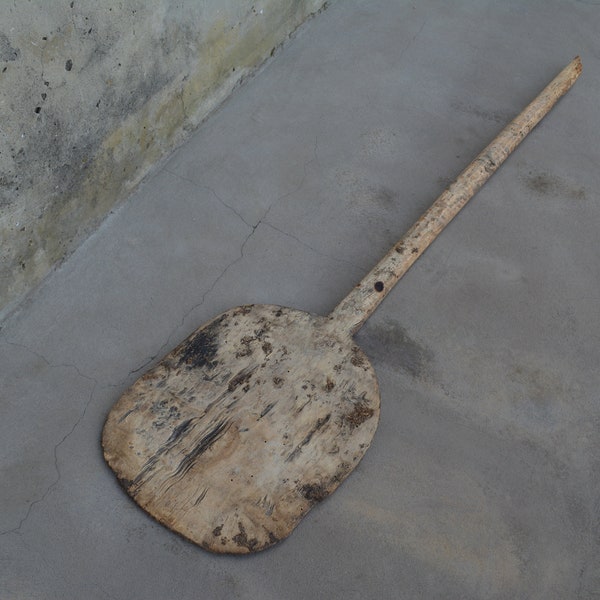 Antique wooden shovel for bread - Primitive large scoop for the stove - One piece wood natural wood - Hand Carved