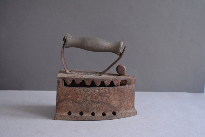 Antique Vintage primitive Cast Iron Coal iron, Ironing, flat iro Antique Vintage primitive Cast Iron Coal iron, Ironing, flat iro
