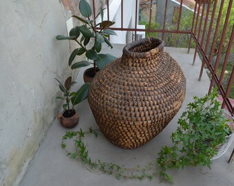 Vintage antique wicker basket - Antique hand woven basket - Country farmhouse - Primitives country decor- Rare antique - era 50x .