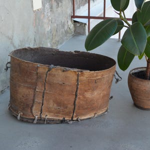 アンティークの木製ボウル - 素朴な容器 - 原始的なカントリー装飾 - 希少なアンティーク - 時代 20x - 木製の家庭装飾。