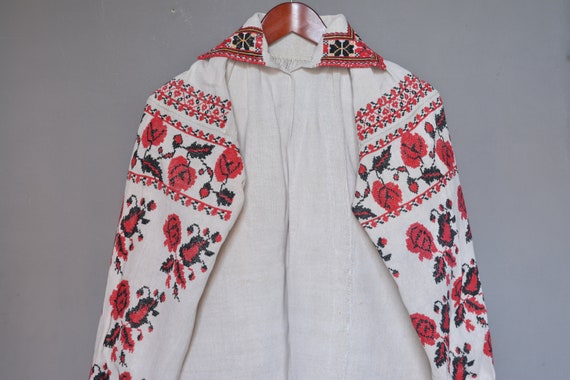 Vintage Ukrainian embroidered shirt - Womens shirt