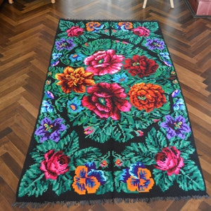 Vintage handwoven wool  rug carpet - Floral kilim -  Bessarabian Moldovan Romania Kilim - Rustic decor .