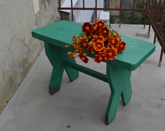 Taburete primitivo hecho a mano - Asiento de granja rústico - Banco de madera rústico - Taburete de ordeño de granja - Soporte para macetas.