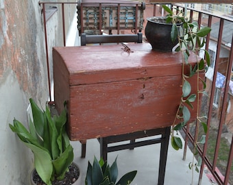 Vintage wooden box - Wooden chest - Small wooden box - Primitive storage box - Locker with lid - Primitives country decor - Home decor