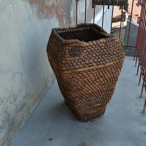 Vintage antiker Weidenkorb - Antiker handgeflochtener Korb - Landhaus Bauernhaus - Primitive Landdekor - Seltene Antiquität - aus der Ära 50x.