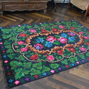 Vintage handwoven wool  rug carpet - Floral kilim -  Bessarabian Moldovan Romania Kilim - Rustic decor .
