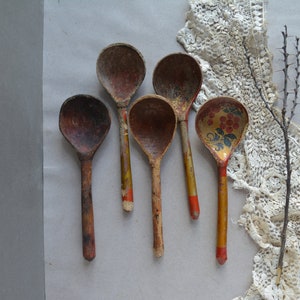 Holzlöffel - 5er Set - Ukrainischer Vintage - Anfang des Jahrhunderts - Ländlicher Stil - Rustikale Wohnkultur - Ära 30x