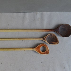 Holzlöffel - 3er Set - Ukrainischer Vintage - Anfang des Jahrhunderts - Ländlicher Stil - Rustikale Wohnkultur - Ära 70x