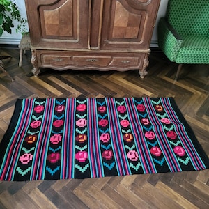 Vintage handwoven wool  rug carpet - Floral kilim -  Bessarabian Moldovan Romania Kilim - Rustic decor - 62"x 33"