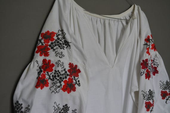 Vintage Ukrainian embroidered shirt - Womens shirt