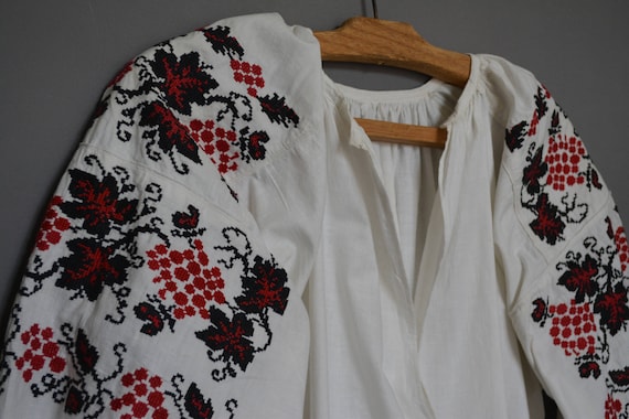 Vintage Ukrainian embroidered shirt - Womens shirt