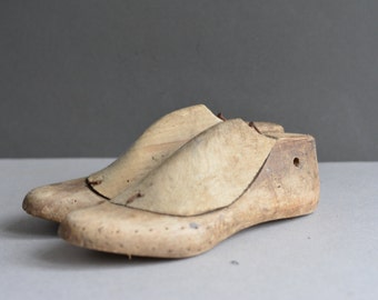 Antique cobblers shoe form - Wooden shoe forms - Rustic shabby chic decoration - Hand carved wooden tool - Primitives rustic decor .