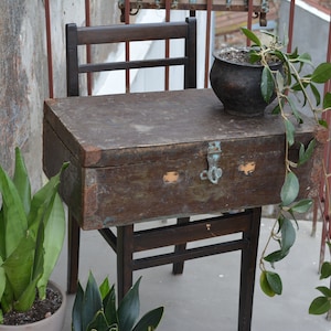 Vintage wooden box - Wooden chest - Wooden box - Primitive storage box - Locker with lid - Primitives country decor - Home decor