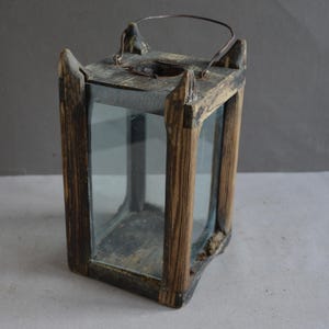 Linterna antigua - Linterna de vidrio vintage con vela en el medio - Candelabro - Lámpara antigua de madera colgante - Decoración de casa de campo.