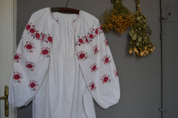Vintage Ukrainian embroidered shirt - Womens shirt