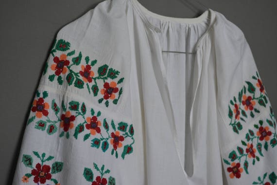 Vintage Ukrainian embroidered shirt - Womens shirt