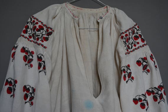 Vintage Ukrainian embroidered shirt - Womens shirt