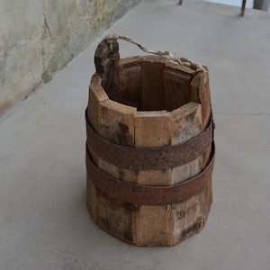 アンティークの木製ボウル - 素朴な容器 - 原始的なカントリー装飾 - 希少なアンティーク - 時代 20x - 木製の家庭装飾。